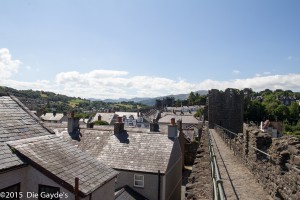Auf der Stadtmauer in Conwy